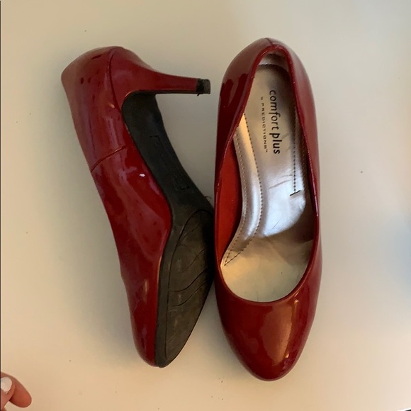 Shiny red heels - Picture 3 of 3